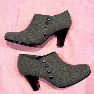 AEROSOLES  grey fabric bootie w/inside zip